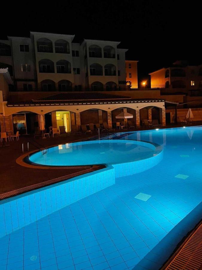 Cozy 2 Bedrooms Apartment In Complex With Swimming Pools And Beautiful View 파포스 외부 사진